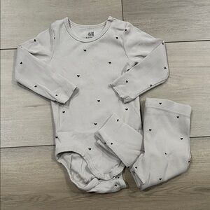 H&M Cream and Black Heart Print Baby Onesie Set